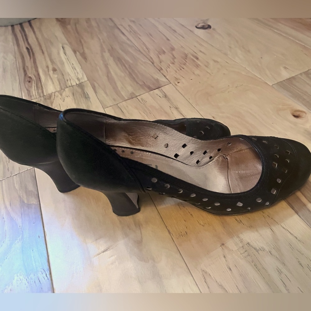 Black Bivel Pumps, Euro size 40